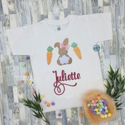 T-shirt enfant lapin personnalisé et ses carottes au prénom de l'enfant.