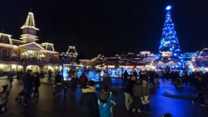 Les lumières de Noël éclairent Disneyland Paris
